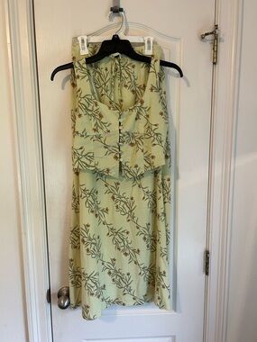 Light Green Floral Sleeveless Set with Button Bodice